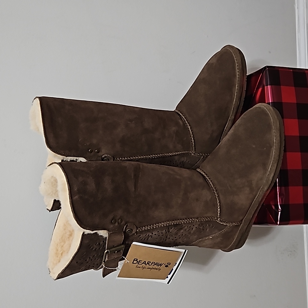 NWT Women BearPaw Boots
